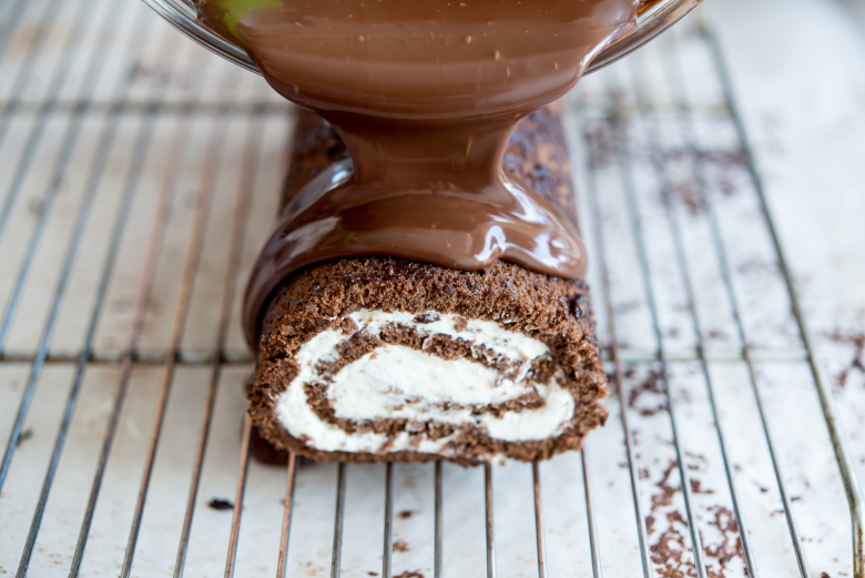 شکلات آب شده به کمک کتری برقی مولینکس