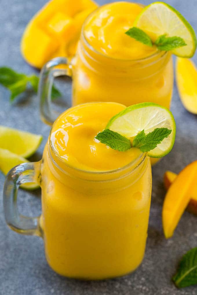 اسموتی موز و انبه اسموتی موز و انبه