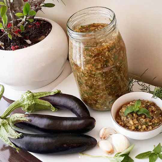 ترشی نازخاتون خانگی با گوشت کوب برقی مولینکس ترشی نازخاتون خانگی با گوشت کوب برقی مولینکس