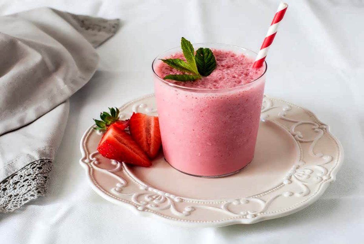 طرز تهیه اسموتی توت فرنگی با مخلوط کن مولینکس طرز تهیه اسموتی توت فرنگی با مخلوط کن مولینکس