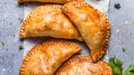 پیراشکی گوشت و قارچ با سرخ کن مولینکس