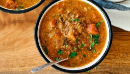  آش هویج و جو همدانی با چرخ گوشت مولینکس