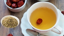 دمنوش آویشن، شیرین بیان و عناب با چای ساز تک الکتریک