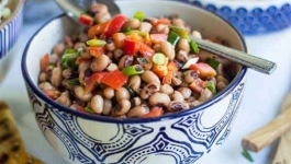 سالاد رژیمی لوبیا چشم بلبلی با خردکن تک الکتریک 